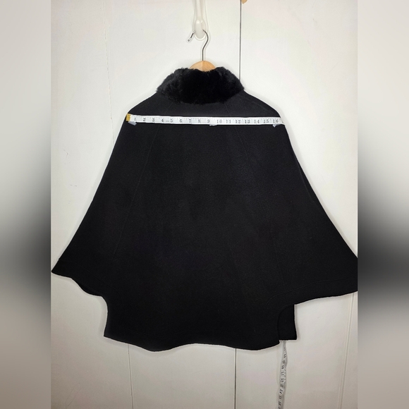 Short Black Wool Blend Cape With Rex Rabbit Fur Collar. Small - Picture 10 of 13